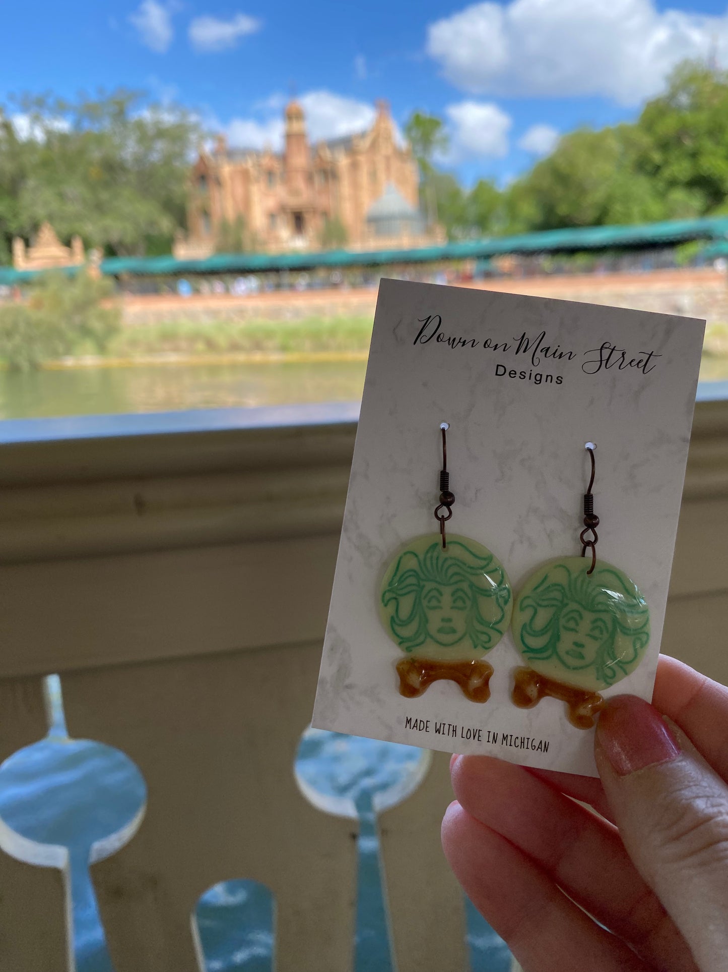 Haunted Mansion-Madame Leota, glows in the dark