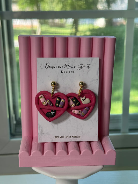 Bookshelves-hearts